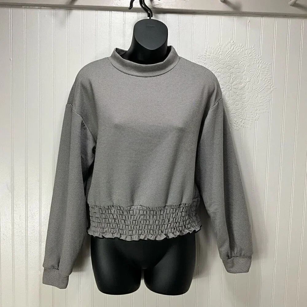 URBAN ROMANTICS Long Sleeve Top